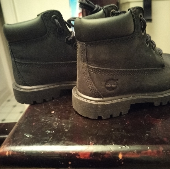 Toddler Boy's boots size 7 Timberland, UGGS, Dr. Martens sz 6 - Picture 2 of 10